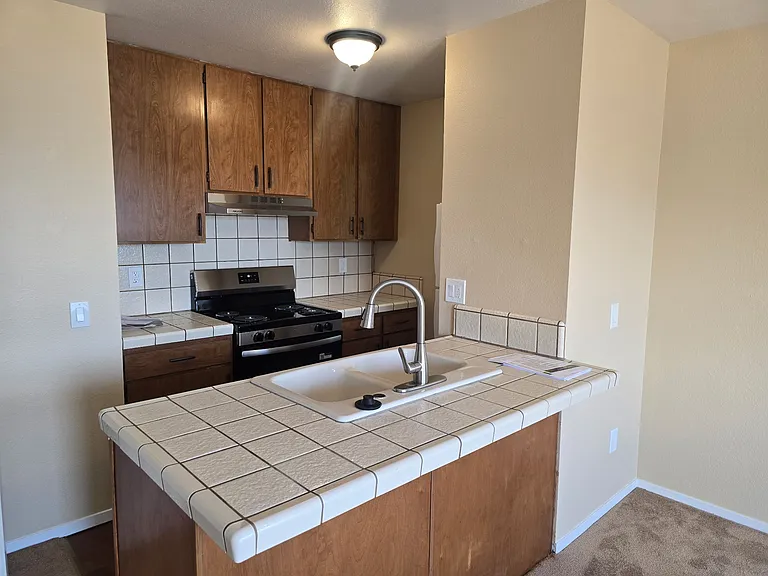 320 Watson St #B — Photo 3