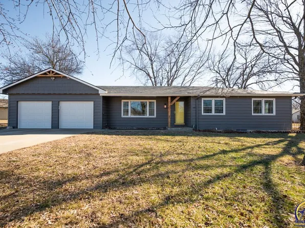 4538 NW Green Hills Rd, Topeka, KS 66618