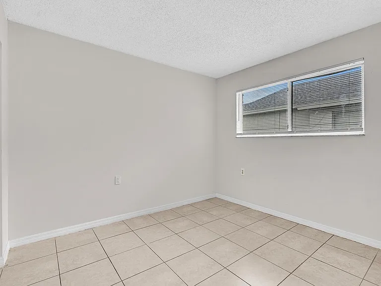 1020 Lake Victoria Dr #B — Photo 38