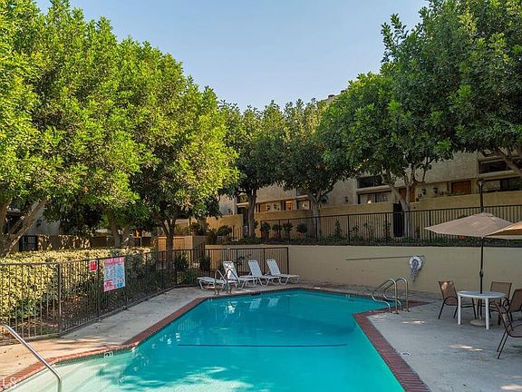 4th image of 984 W Riverside Dr