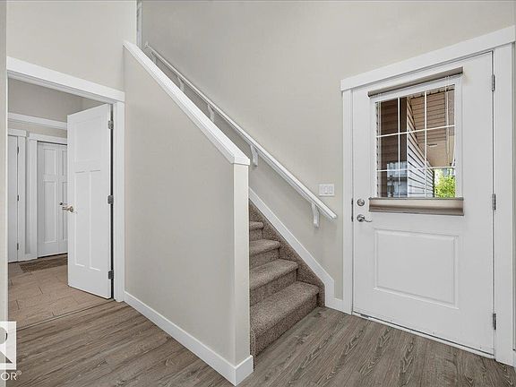 2nd image of 100 Meadowland Cres