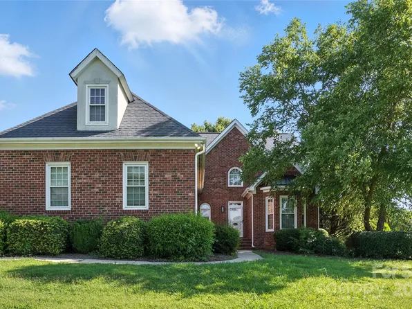 104 Fairwind Ct, Fort Mill, SC 29708