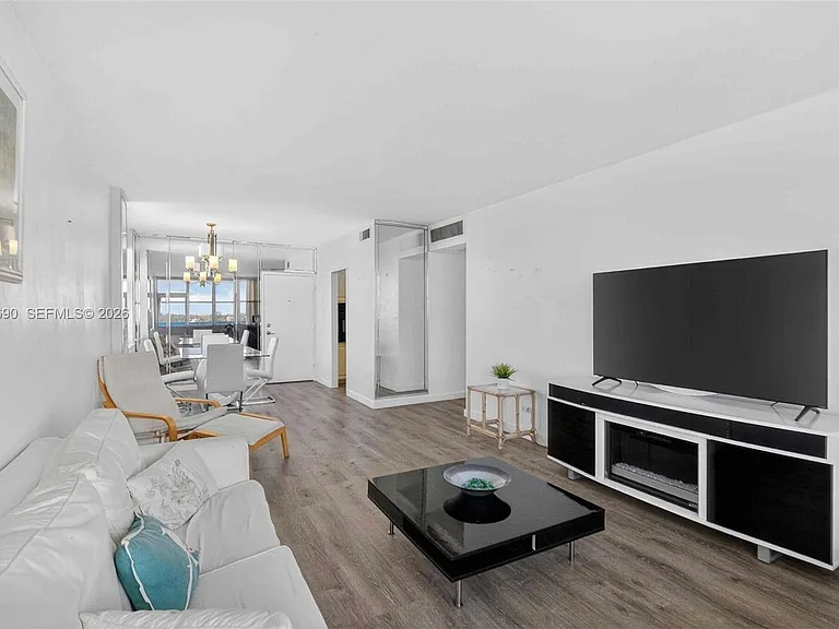 7441 Wayne Ave #8J — Photo 9