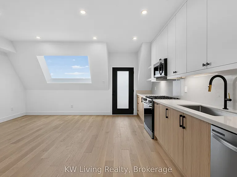 96 Belgravia Ave — Photo 4