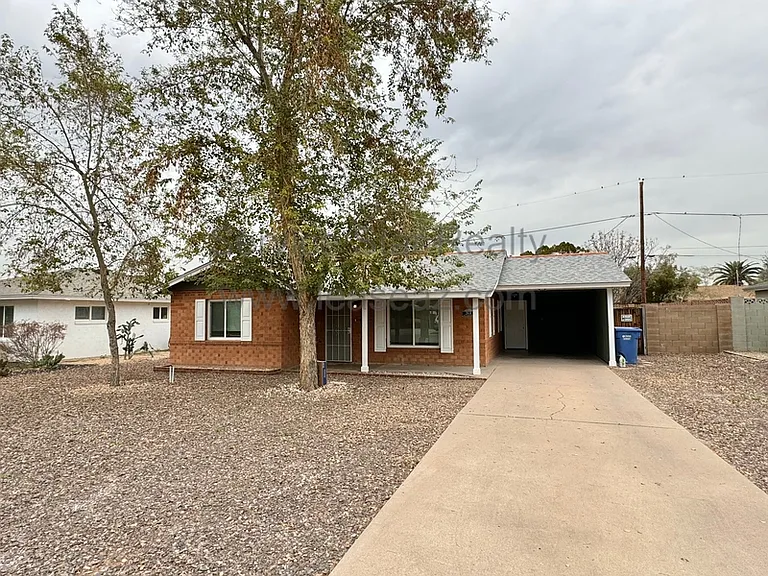 2908 E Avalon Dr — Photo 2