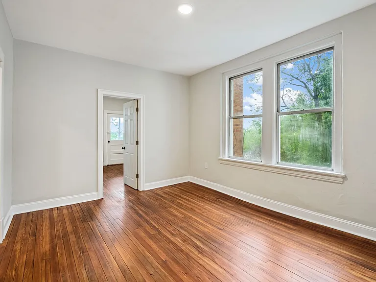 701 Brownsville Rd — Photo 30