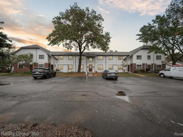 7220 Blue Water Dr Unit 134, Clarkston, MI 48348