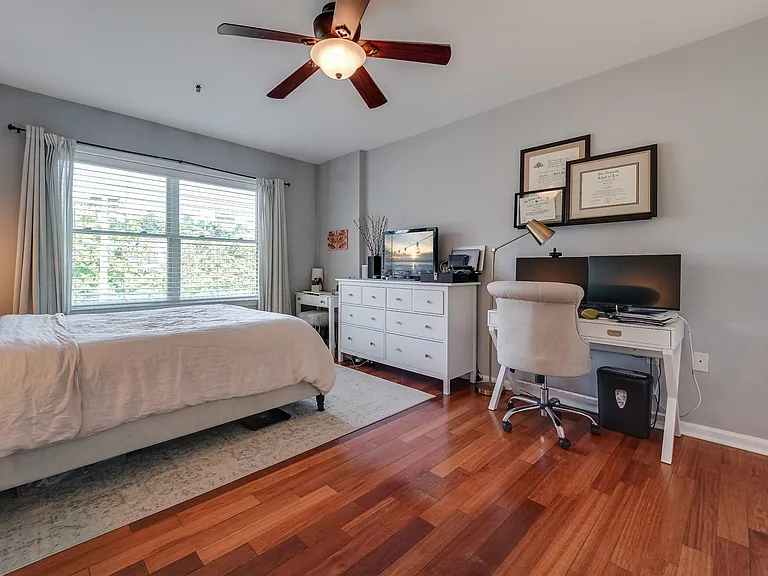 650 2nd St #4G — Photo 8