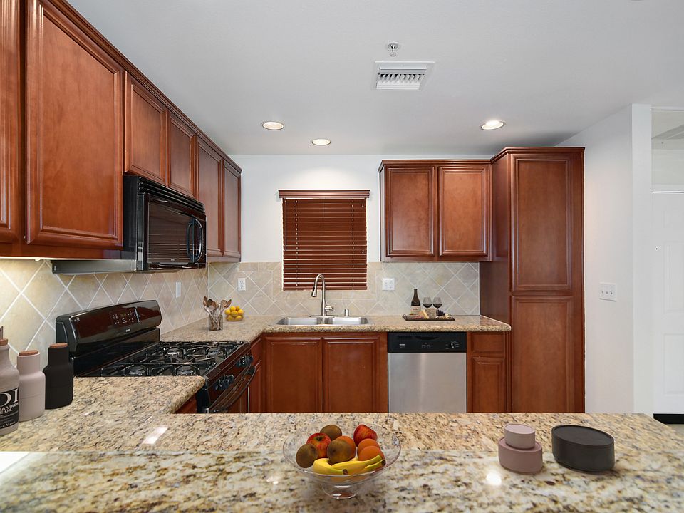 1st image of 4205 Cahuenga Blvd APT 317