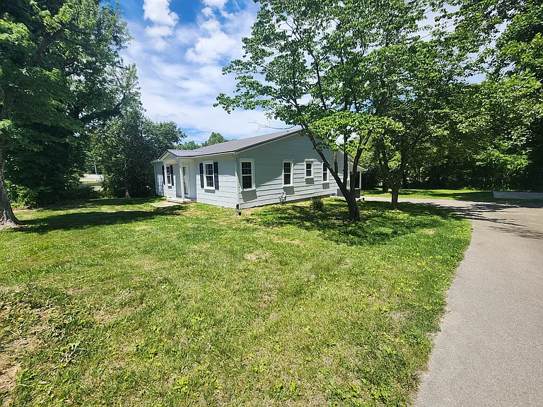 1067 Crescent Dr — Photo 13