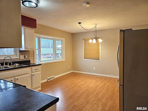 2nd image of 2418 W Fulliam Ave