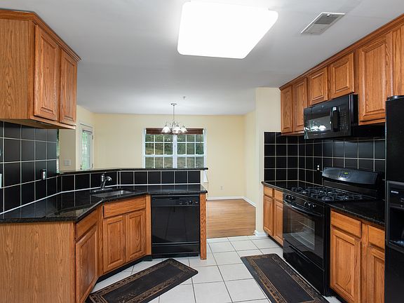 3rd image of 106 Wallace Ct