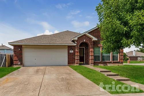 1015 James Donald Ln Photo 1