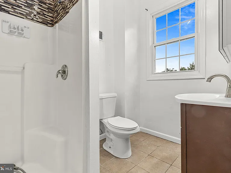 224 E Washington St — Photo 13