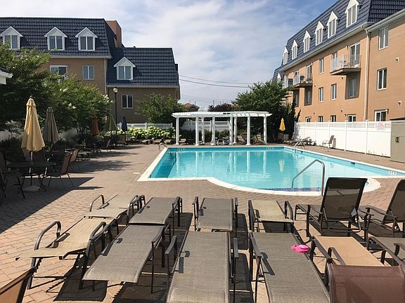 Heated Pool and Jacuzzi