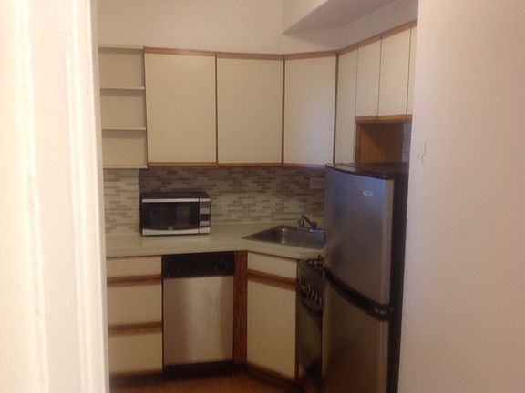 5th image of 224 E 60th St APT 14G