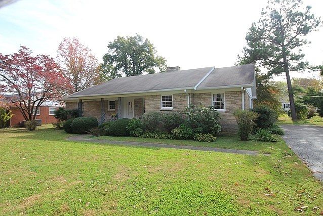 1st image of 905 Brookhaven Dr