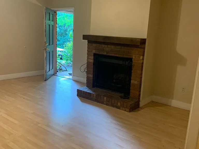 1050 Sourwood Ct #1 — Photo 18