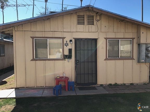 4th image of 758 W Commercial Ave
