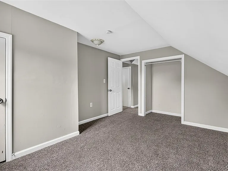 211 Windemere Rd — Photo 18