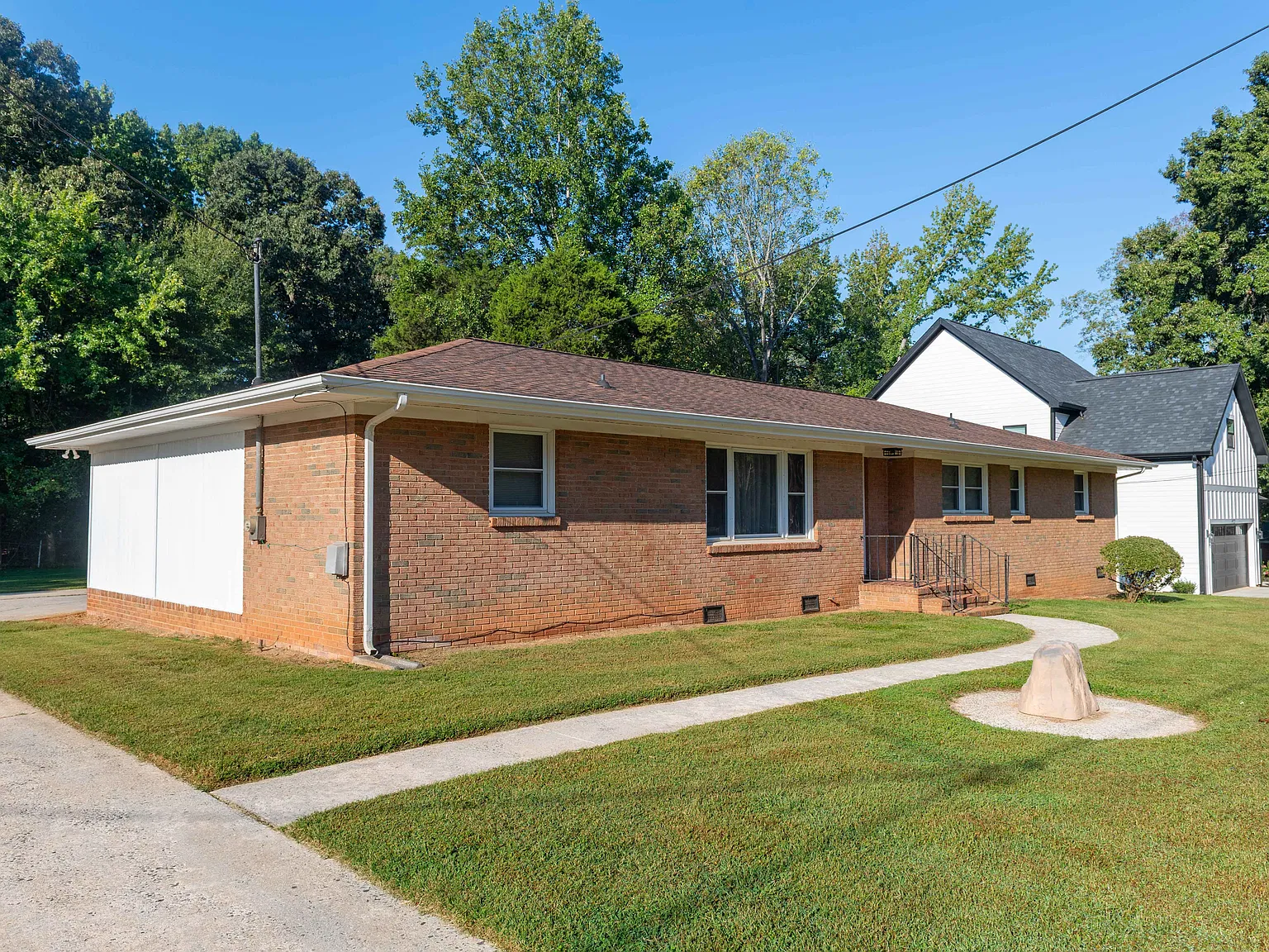 3 bed, 1612 sqft, $1,900 — Photo 3
