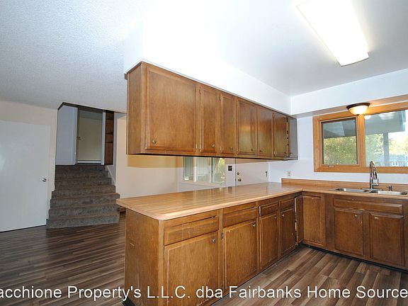 3rd image of 210 Haines Ave APT A