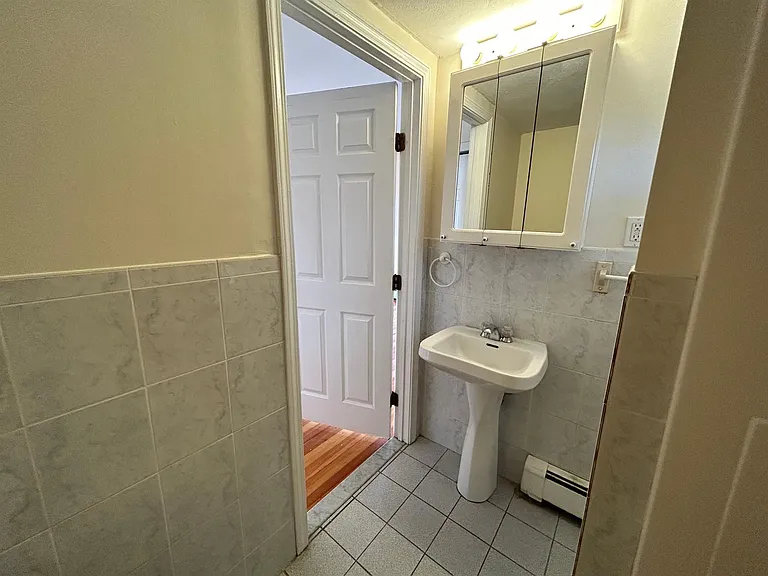 5 Locke St #2 — Photo 10