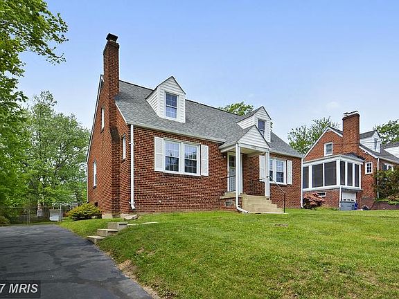 2nd image of 2920 Stuart Dr