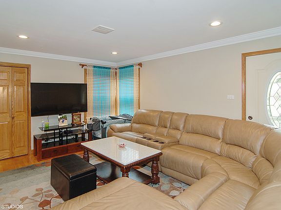2nd image of 9707 Johanna Ave