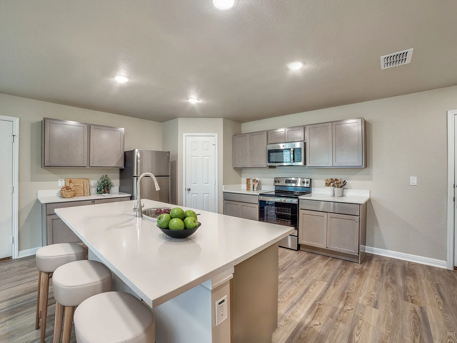 Villas at College Park — Photo 1