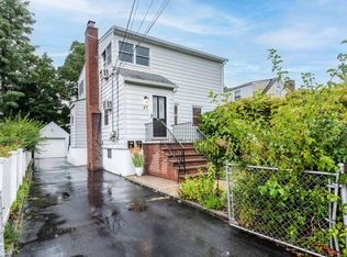 47 Edgewood Rd #A, Pt Washington, NY 11050