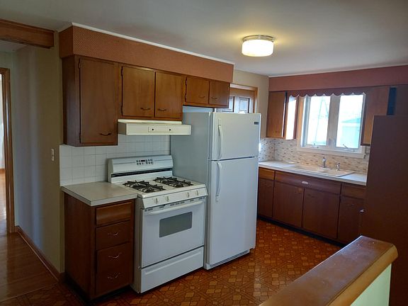 2nd image of 116 Nantucket Dr E #2