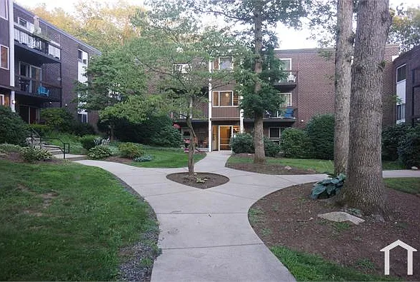 2 bed, 892 sqft, $2,400 — Photo 2
