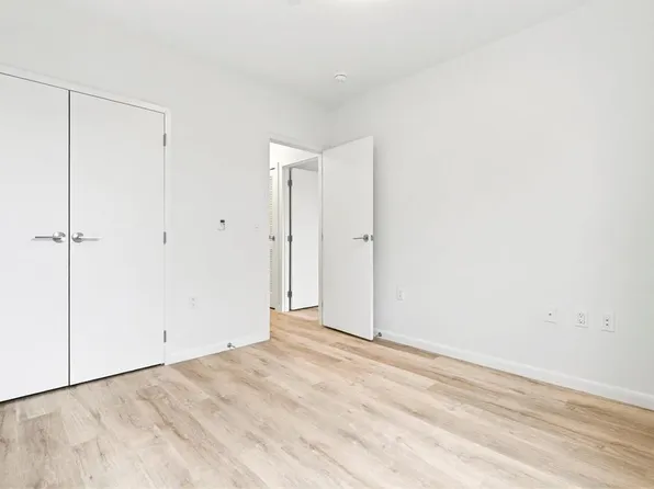 1731 Lacombe Avenue image 23 of 28