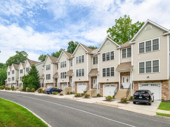 2 Oak Meadows Drive #102, Brookfield, CT 06804
