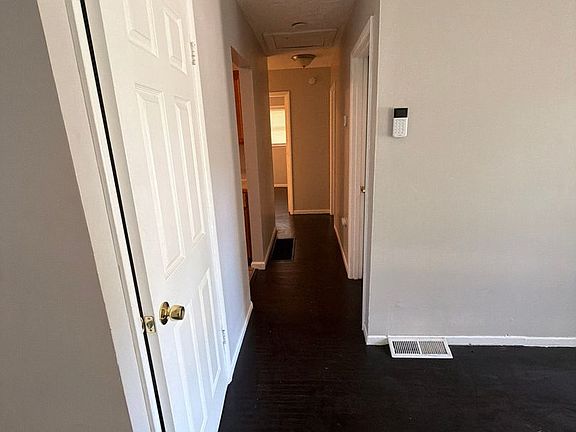 3rd image of 10650 Dunkeld Cir