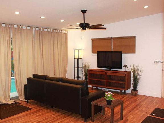 3rd image of 2910 Ivanhoe Way S