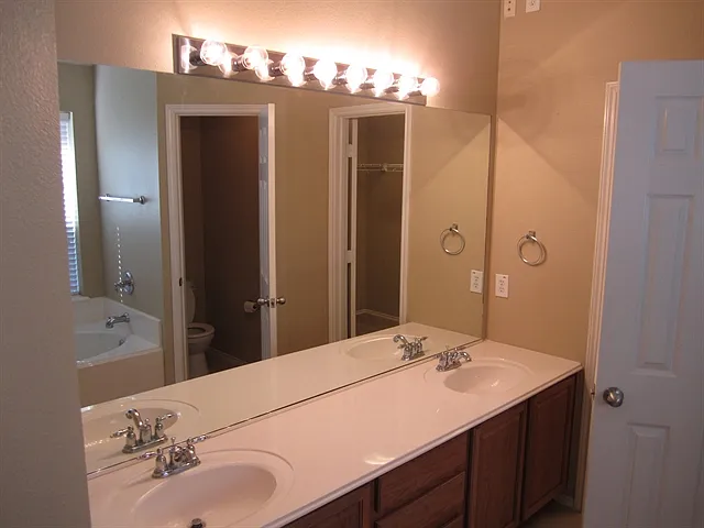 3502 Schumann Oaks Dr — Photo 7