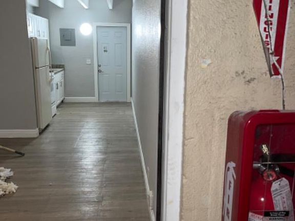 5th image of 812 19th St APT 2