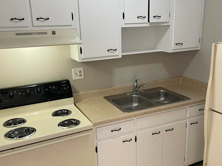 2701 Brownsboro Rd #5 — Photo 2