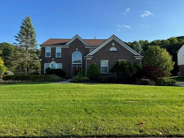48805 Rockefeller Dr, Canton, MI 48188