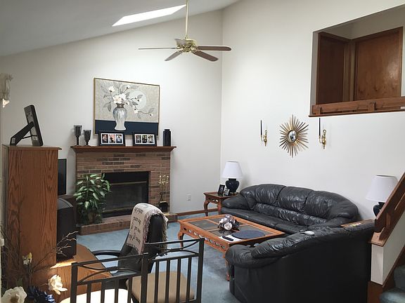 Family Rm w/fireplace 