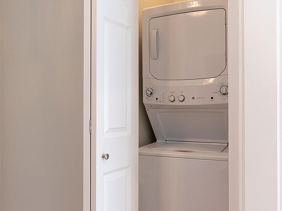 4th image of 4816 N Winchester Ave #2