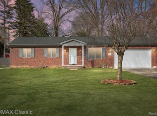 28214 W Ten Mile Rd, Farmington Hills, MI 48336