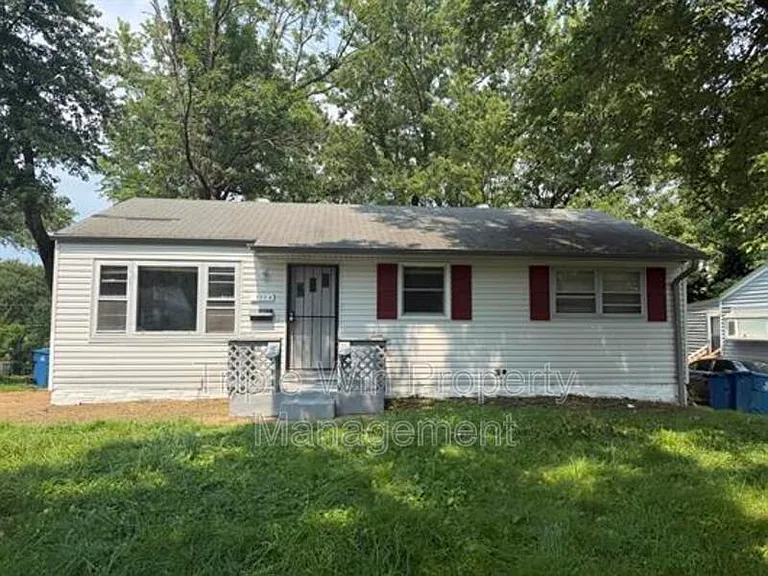 1113 Highmont Dr — Photo 2