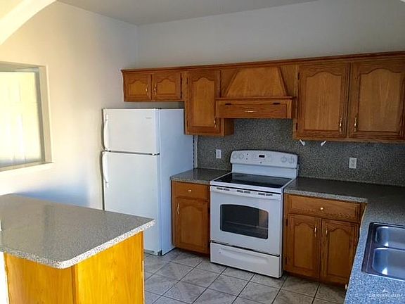 5th image of 2715 Charleston Ln
