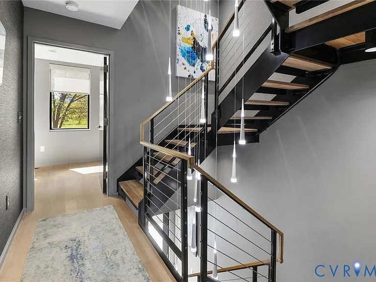 509 W 7th St — Photo 11