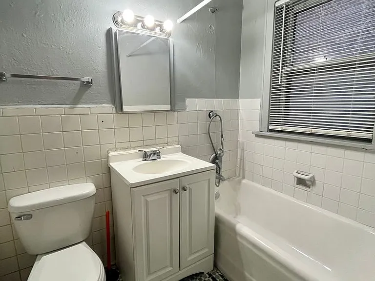 2221 Jones St — Photo 15