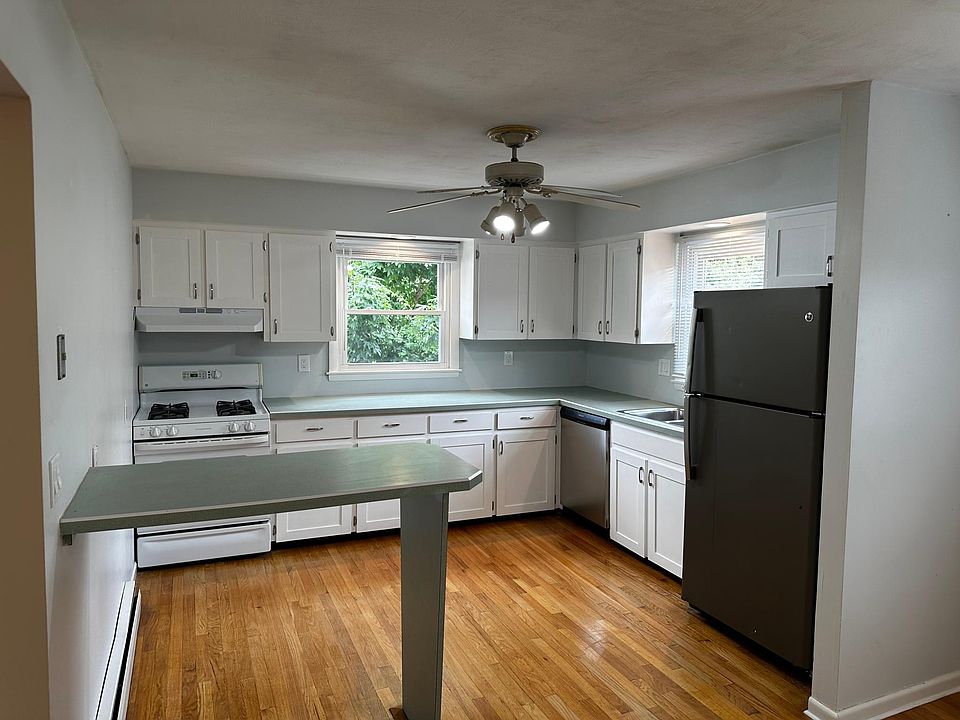 Kitchen with Breakfast Bar
