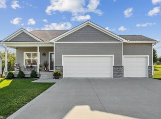 404 Lacy Cir, Mitchellville, IA 50169